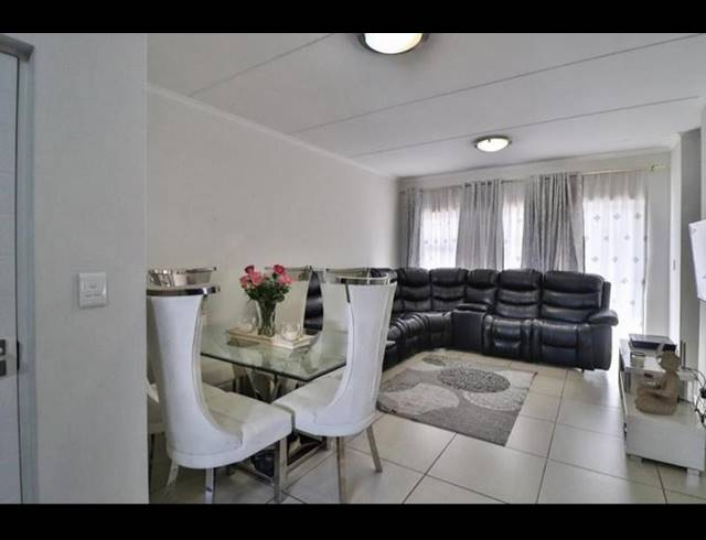 3 BEDROOM APARTMENT FOR SALE IN GREENSTONE HILL